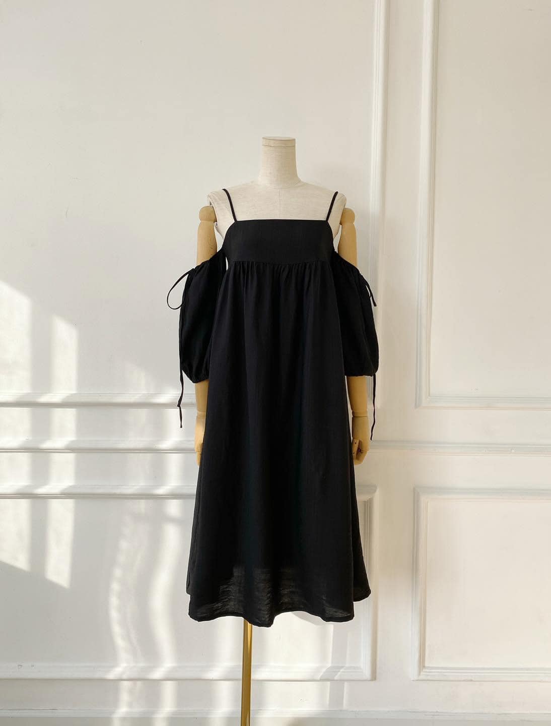 Đầm form suôn 2 dây rớt vai nữ tính, dịu dàng