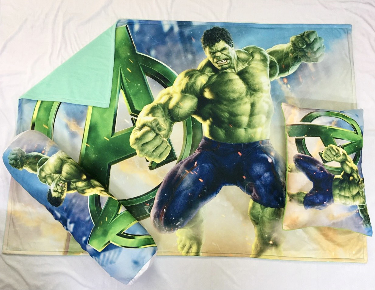 Bộ chăn gối Người khổng lồ xanh Hulk cho bé 3-5 tuổi