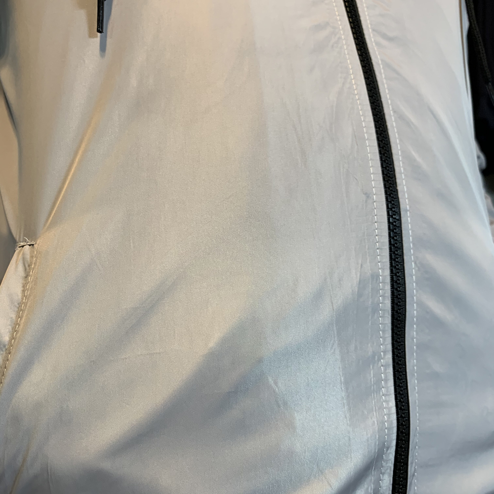 Áo khoác gió nam cao cấp siêu chất, có túi trong và 2 túi ngoài dây kéo, lớp ngoài vải gió CHỐNG NƯỚC, lớp trong nỉ ấm áp, cản gió hiệu quả