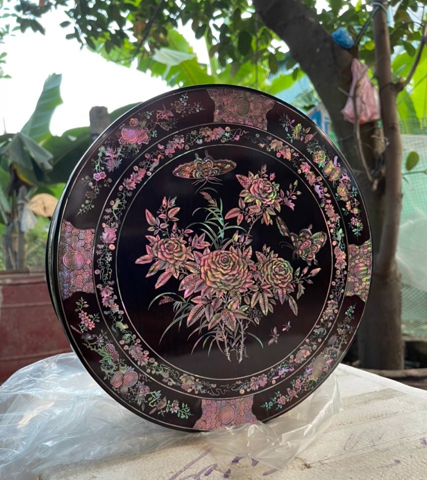 Tráp tròn gỗ gụ, khảm xà cừ ốc đỏ đẹp long lanh trang trí phòng khách  kt tròn 30 cao 12cm