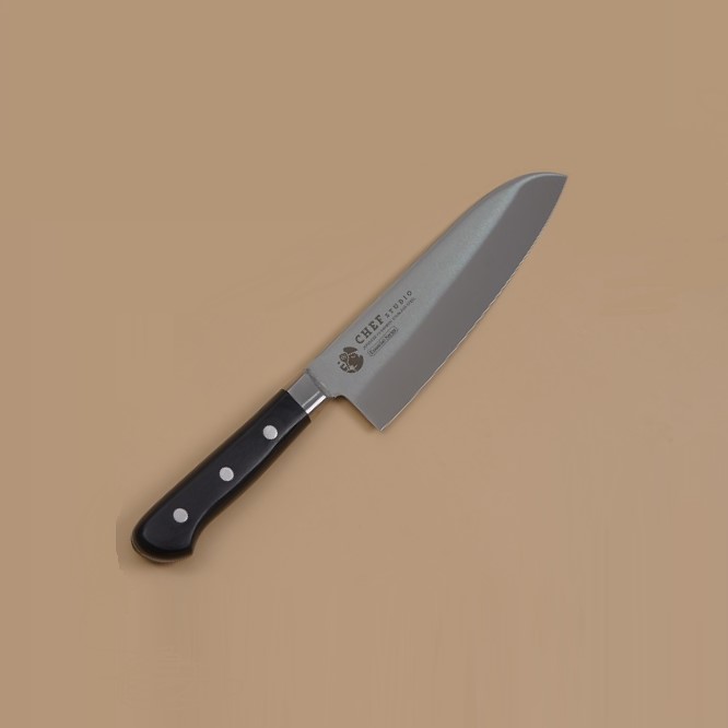 [Hàng chính hãng] Dao thái Chef Santoku 165mm đa năng, nhãn hiệu Chef Studio. Lưỡi thép không gỉ AUS8, độ cứng lên đến 59HRC, cán gỗ pakka full-tang chắc chắn, nắp chặn bằng thép không gỉ