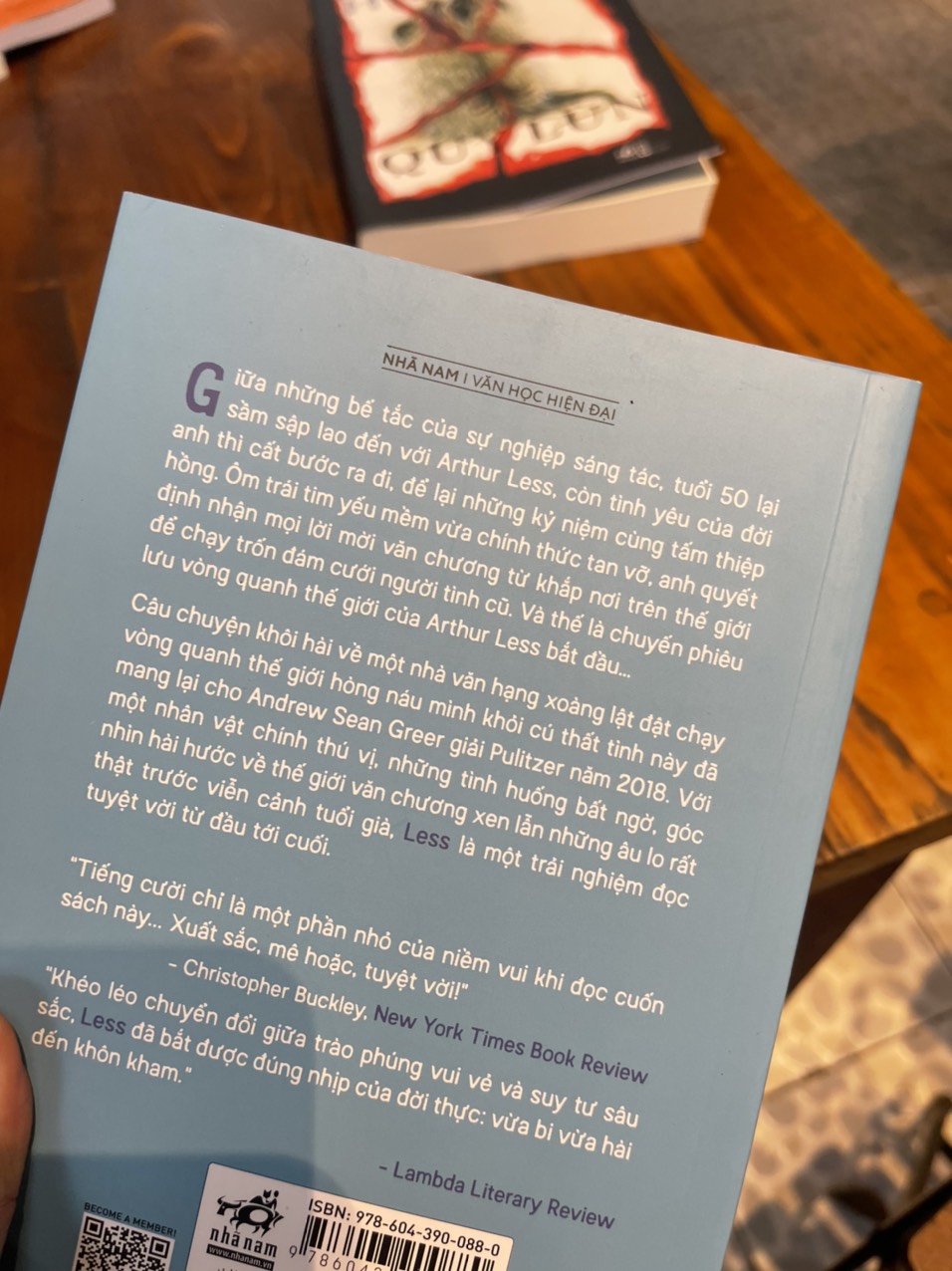 (Giải thưởng Pulitzer 2018) LESS VÒNG QUANH THẾ GIỚI CÙNG MỘT TRÁI TIM TAN VỠ - Andrew Sean Greer – Nhã Nam