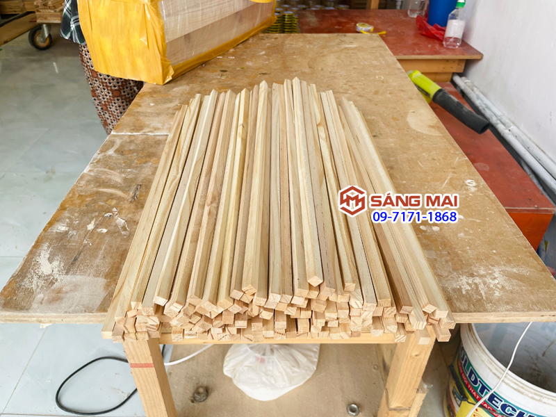 Thanh gỗ thông vuông 1cm x 1cm x dài 50cm + bào láng 4 mặt