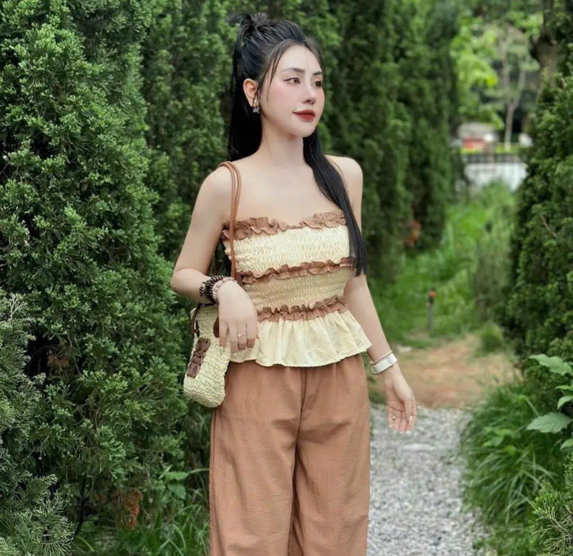 SET ĐI CHƠI, SET 2 MÓN ÁO CÚP NGỰC 2S BÈO NHÚNG PHỐI QUẦN SUÔNG ỐNG RỘNG CỰC KUTE
