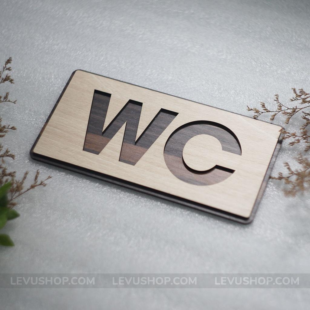 Bảng gỗ WC dán tường có mũi tên chỉ hướng nhà vệ sinh LEVU-TL06