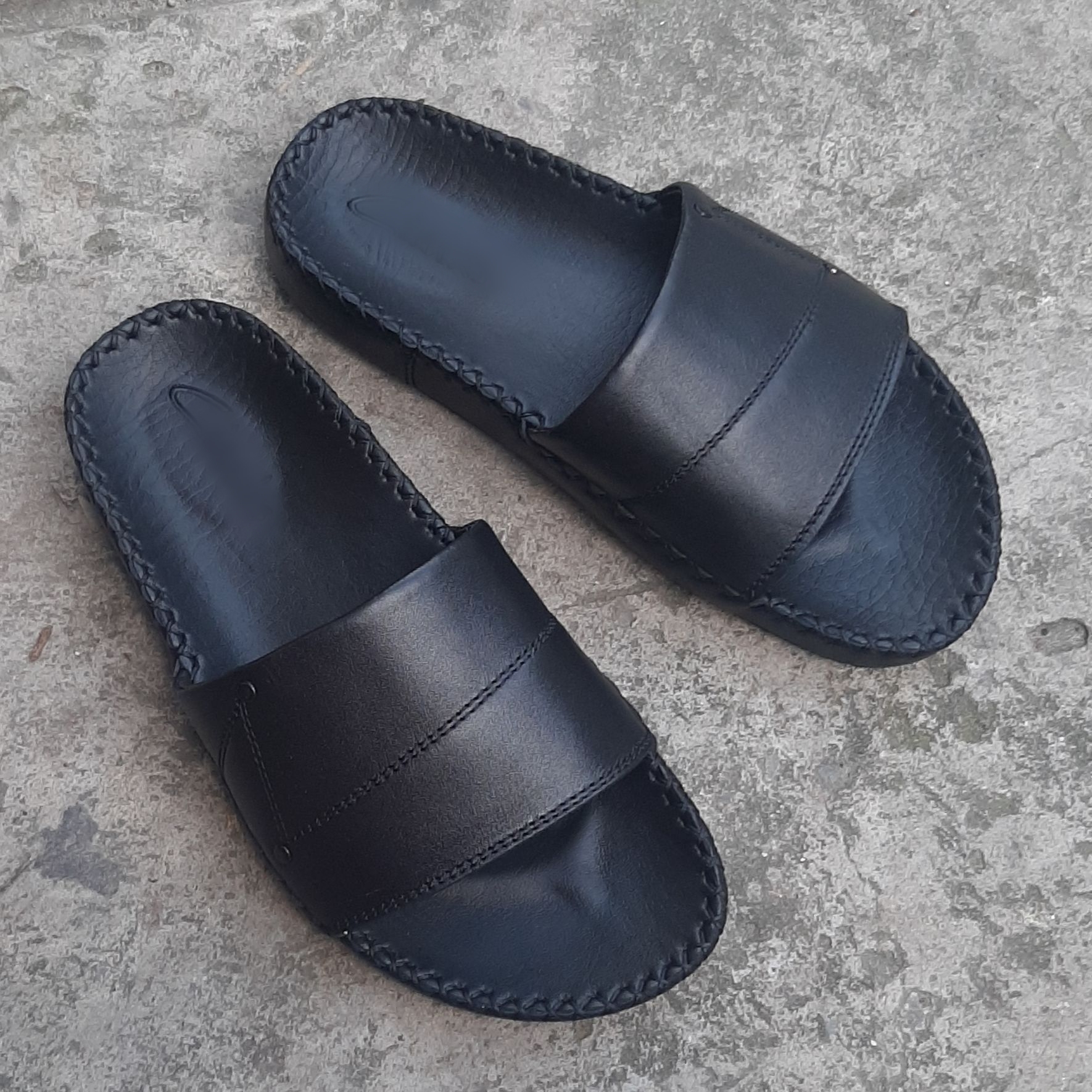 Dép nam da quai ngang cao cấp. Dép được may chắc chắn, SẢN PHẨM được bảo hành. Sỉ giá tốt