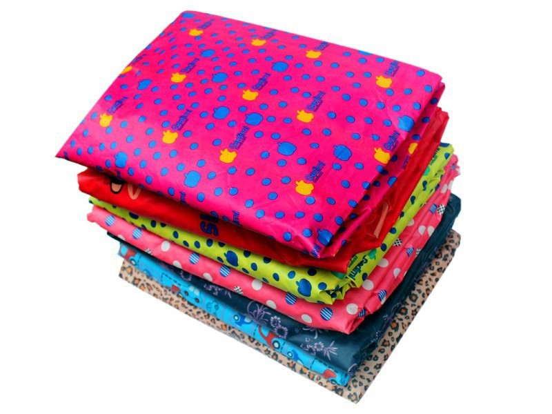 Drap giường Chống Thấm hình họa tiết hoa văn vui nhộn 1m8x2m - Giao màu ngẫu nhiên