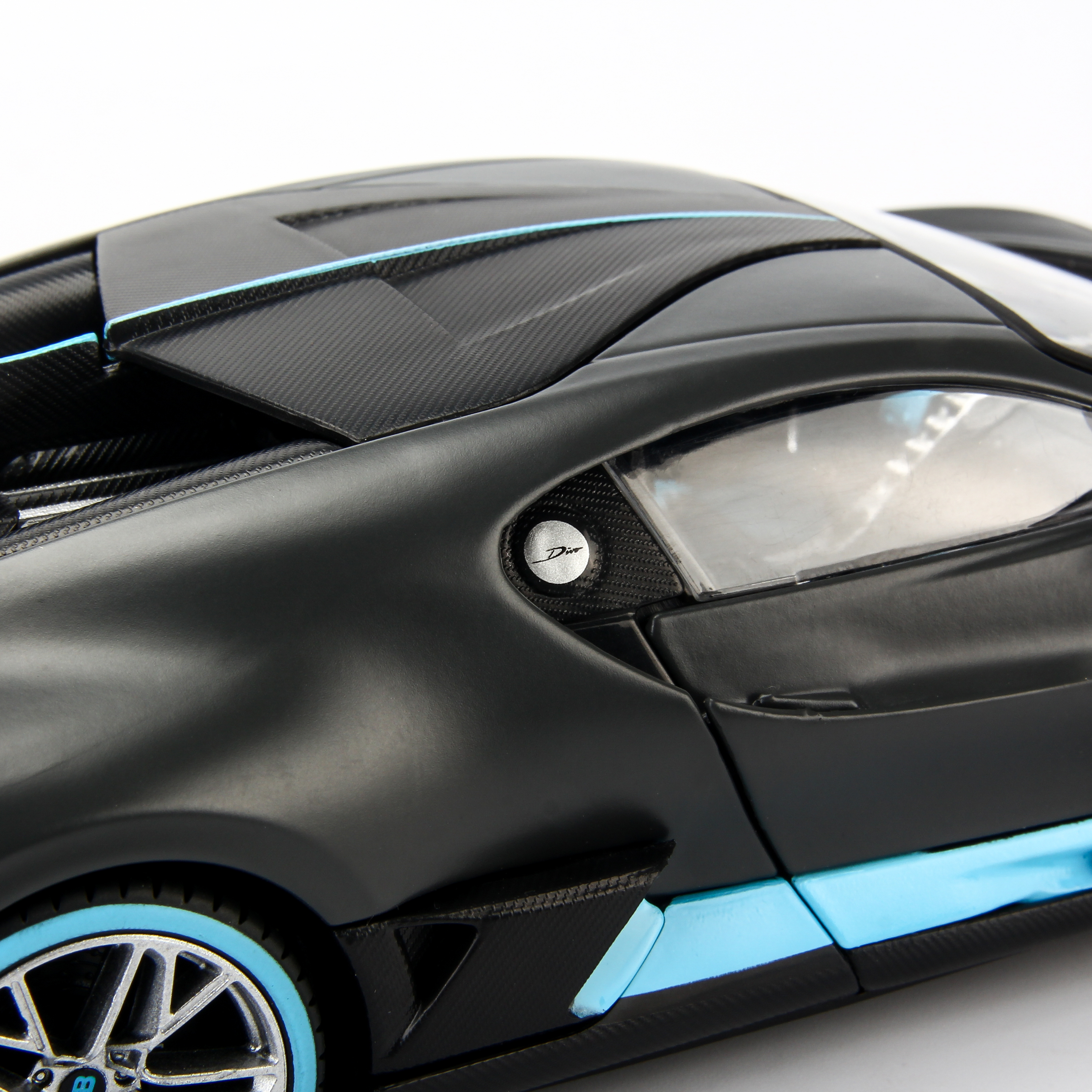 Mô hình xe Bugatti Divo 1:24 Maisto - 31526