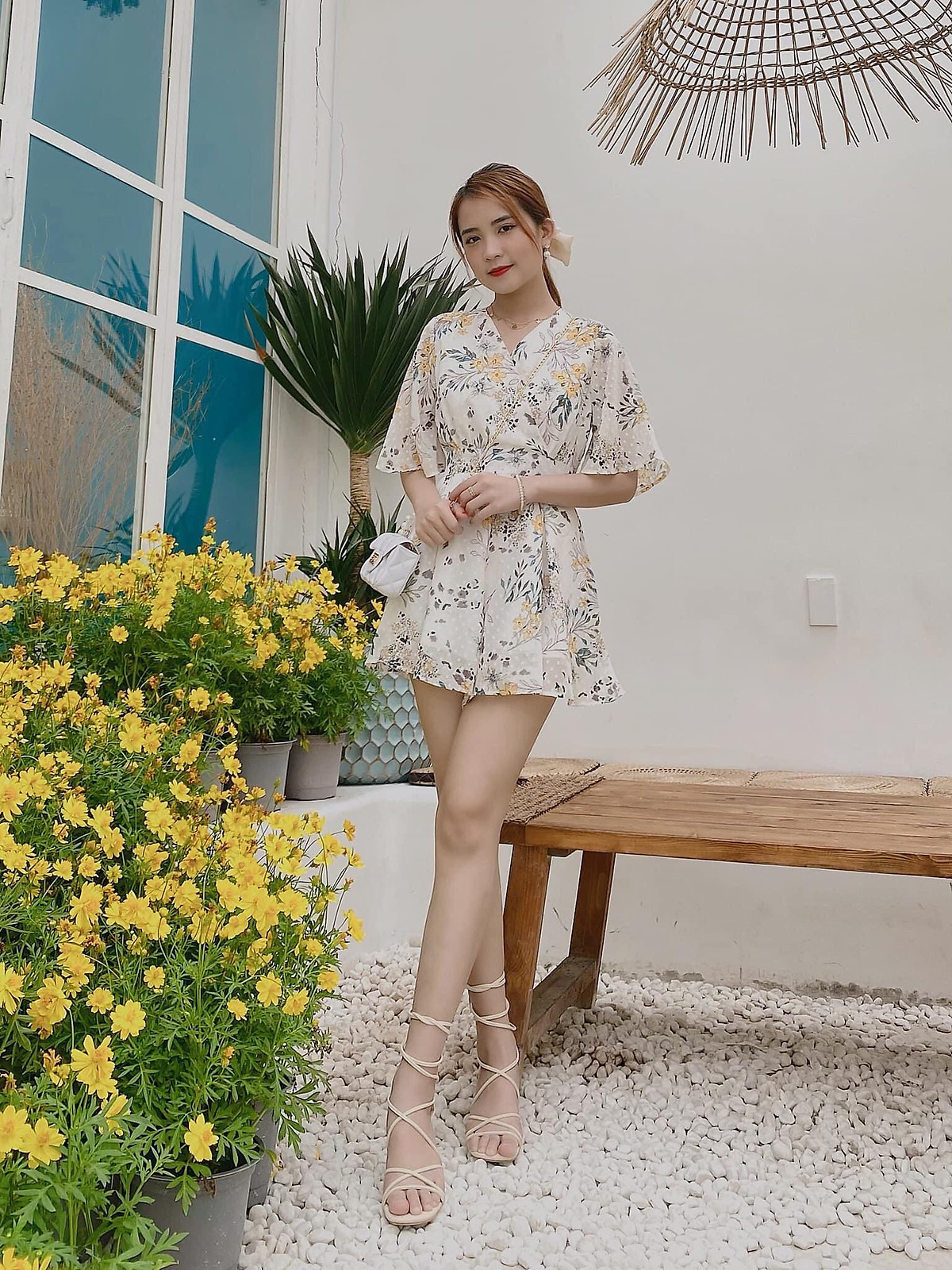 Jum hoa nổi cánh dơi mùa hè