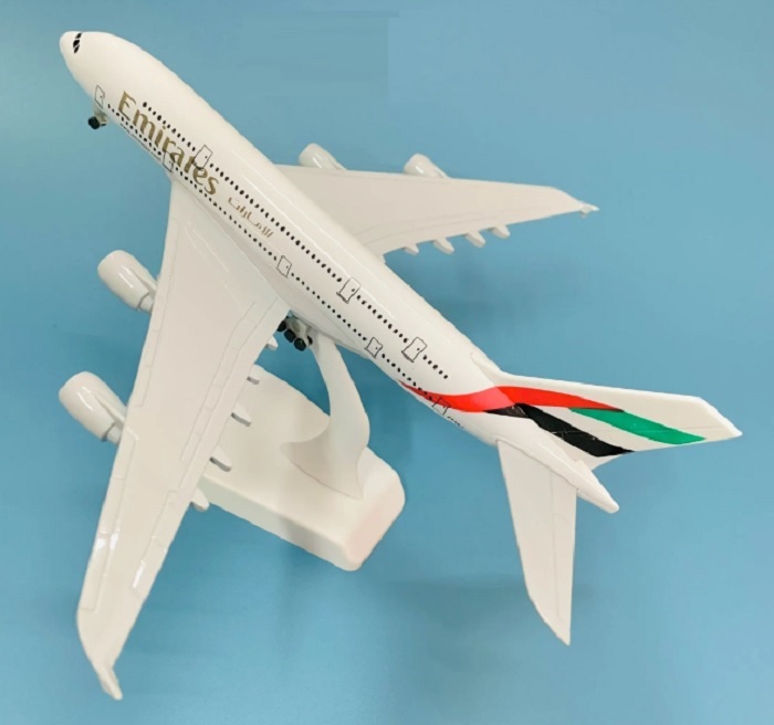 Mô hình máy bay tĩnh A380 Emirates 20cm có bánh xe