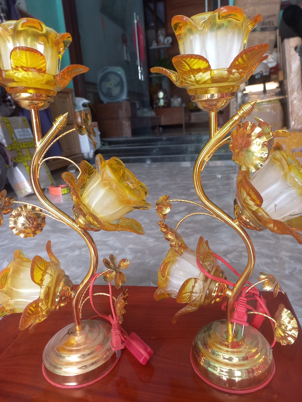 Đôi đèn thờ thủy tinh 3 bông hoa muống hàng loại 1 bóng đèn Led tiết kiệm điện năng