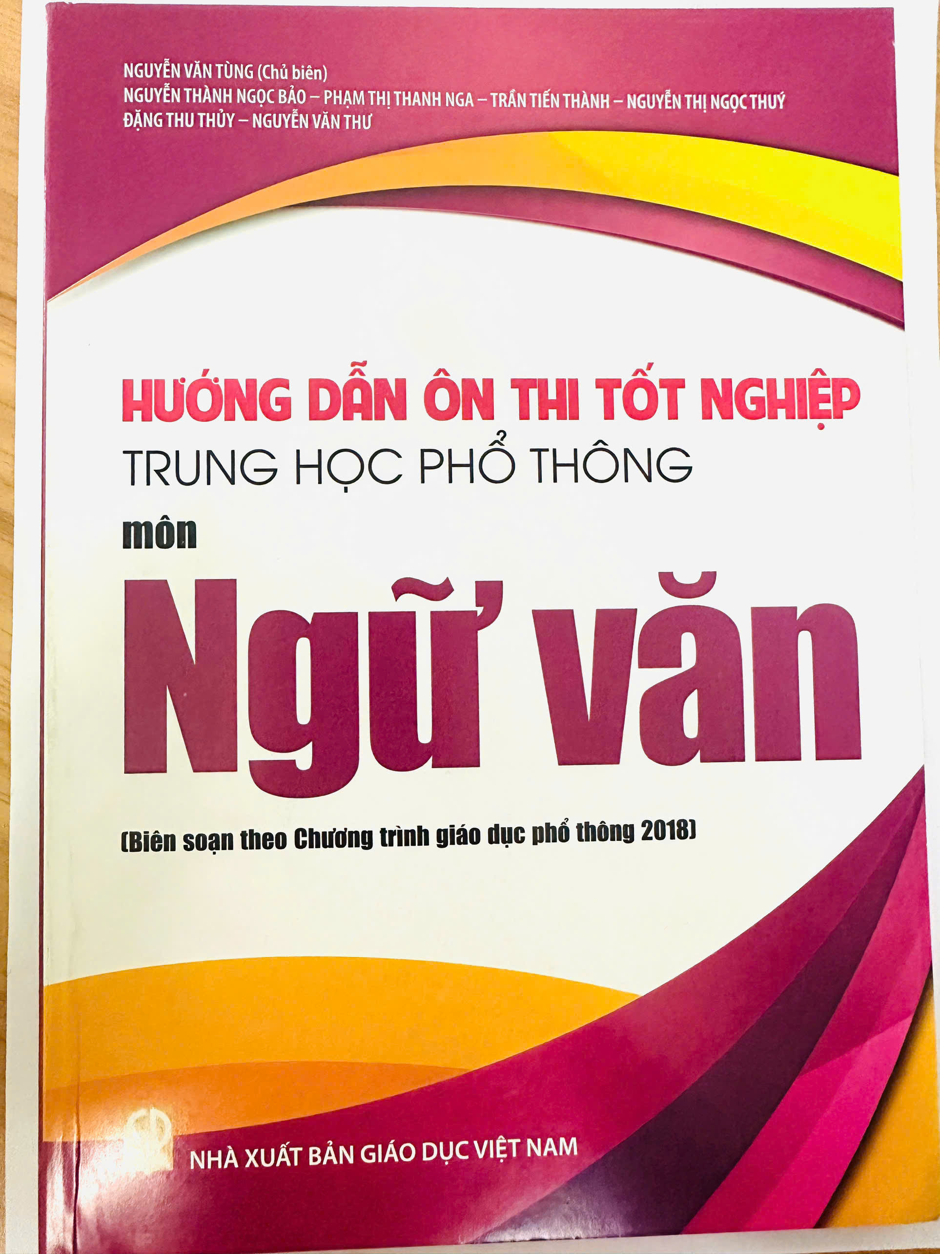 Hướng Dẫn Ôn Thi Tốt Nghiệp Trung Học Phổ Thông MÔN NGỮ VĂN (Theo Chương Trình Giáo Dục Phổ Thông 2018)