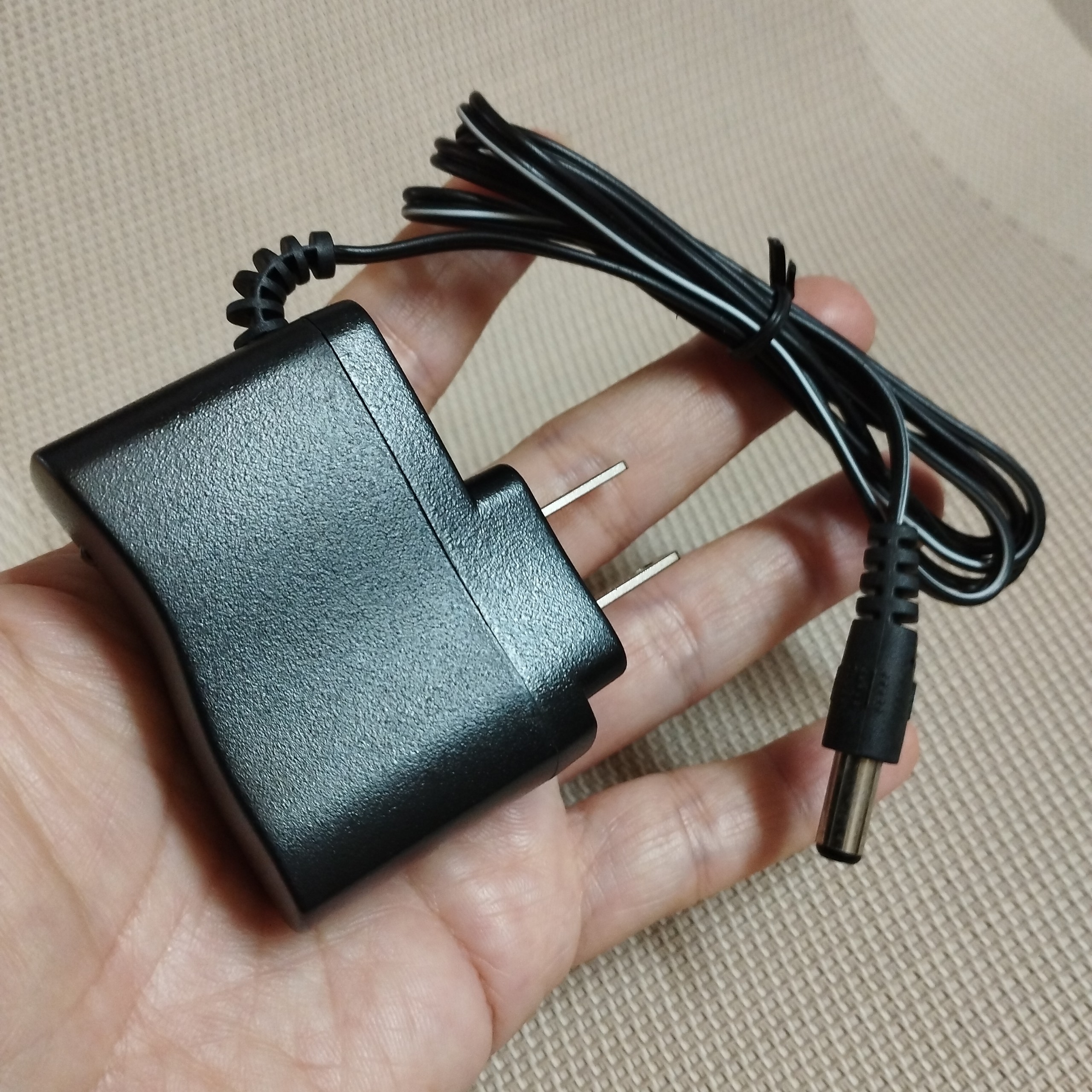 Củ sạc 4.8V dung lượng 250mA chân tròn đường kính 5.5mm