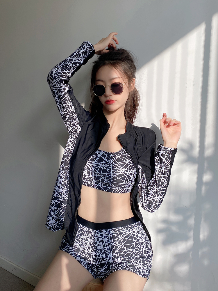 Đồ bơi nữ tay dài quần đùi kèm áo croptop cá tính – N2205