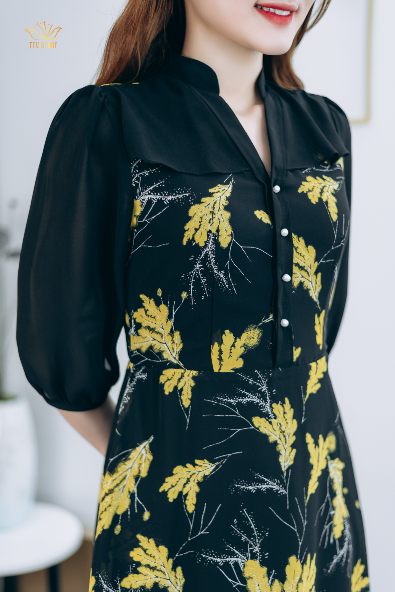 Đầm form A thiết kế trung niên sang trọng cao cấp Cổ trụ kết ngọc tay lỡ màu Đen lá vàng TTV STORE TTV1303