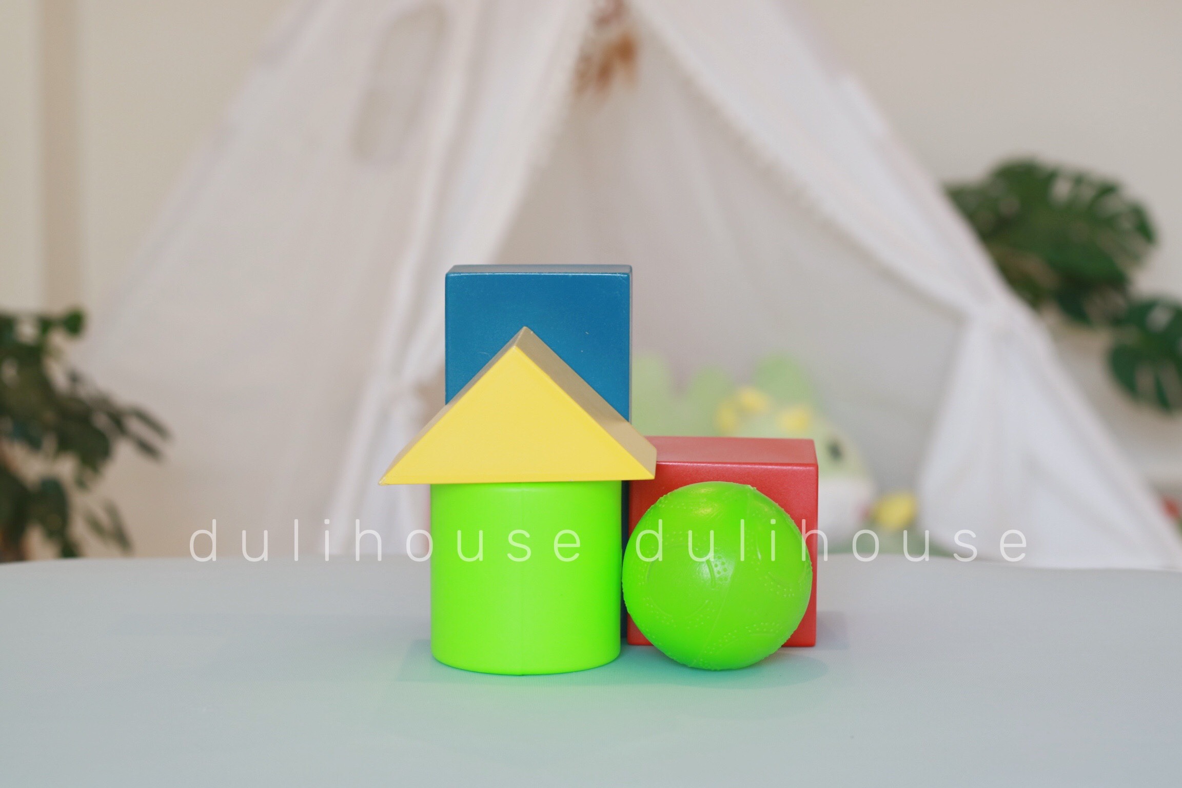 Bộ 5 hình khối với 5 màu sắc cơ bản cho giai đoạn làm quen và ghi nhớ ban đầu của bé - Sản xuất tại Việt Nam