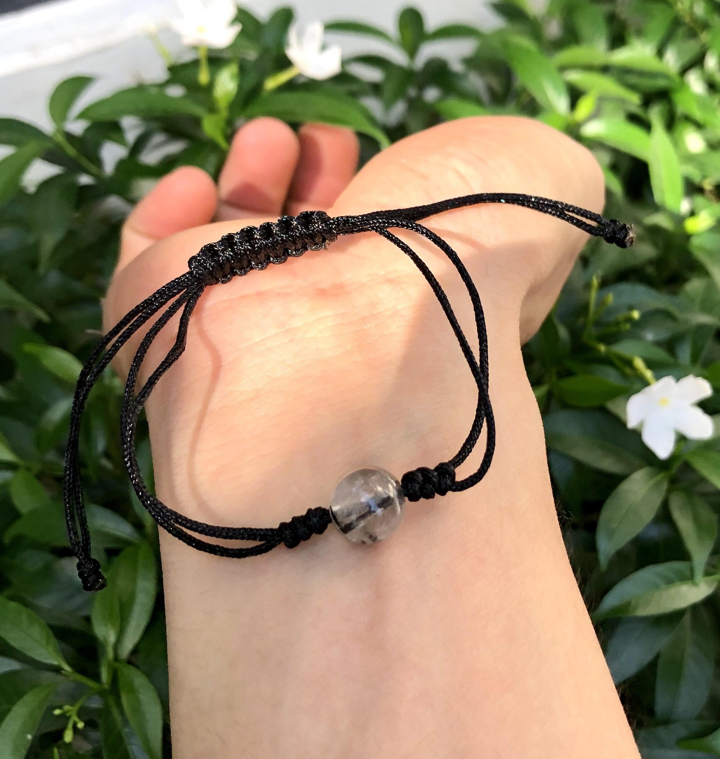 Vòng tay đá thạch anh tóc đen đan dây đen 8mm