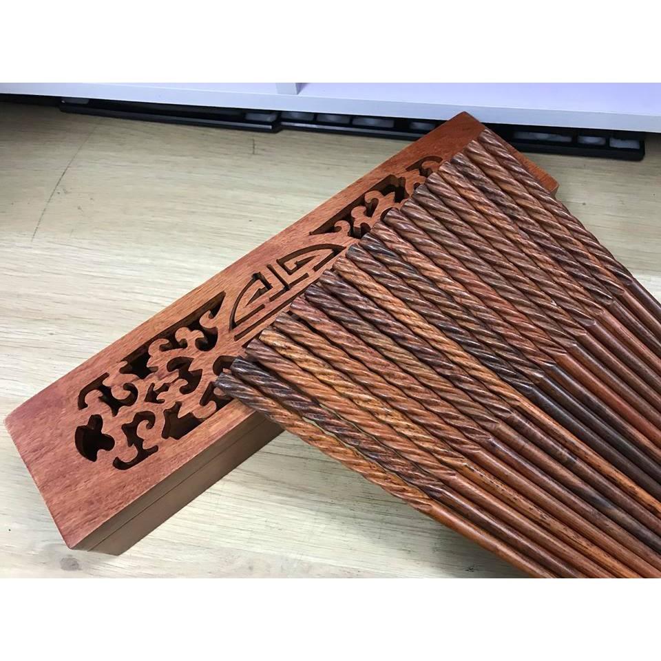 Bộ Đũa trắc đỏ đầu xoắn tứ quý kèm hộp đựng chữ Thọ cao cấp