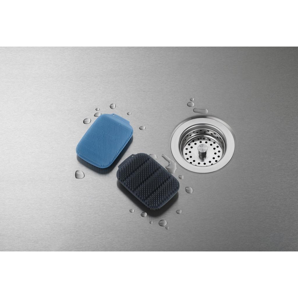 Combo 2 miếng rửa chén silicon Joseph Joseph 002126 - CleanTech Washing-up Scrubbers (xanh/xám)