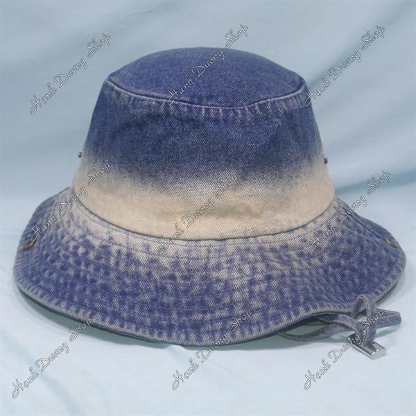 Nón tai bèo jean vành rộng 7,5cm vải jean loang hàng quảng châu, nón cao bồi jean vòng đầu 59-60cm có 2 dây rút phía trong, có dây quai inox - Xanh đậm
