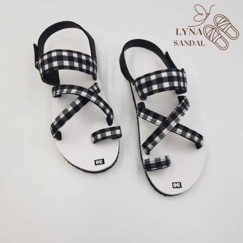 Dép sandal Nữ quai da mềm Đế bệt Cao Su ôm chân LYNA Sandal mã SD231