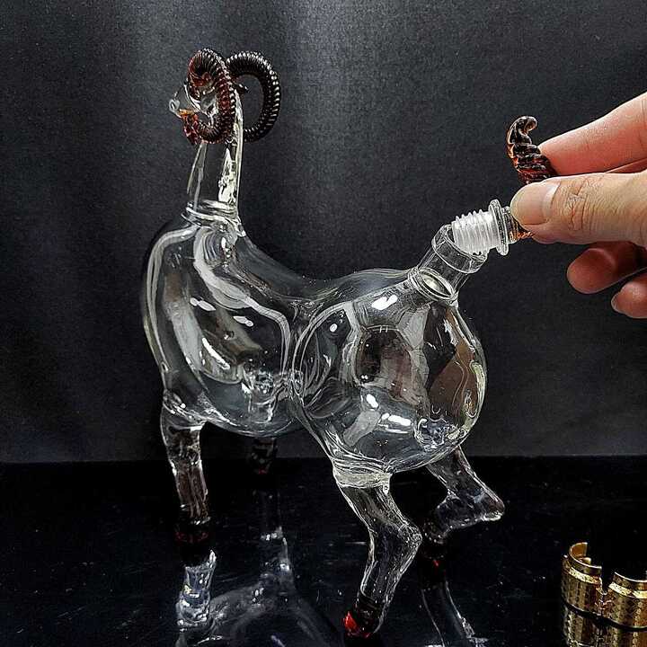 Chai đựng rươu thủy tinh 1 lít cao cấp mẫu Con Dê – Bình 12 con giáp – Món quà tân gia, sinh nhật, quà biếu lễ tết ý nghĩa