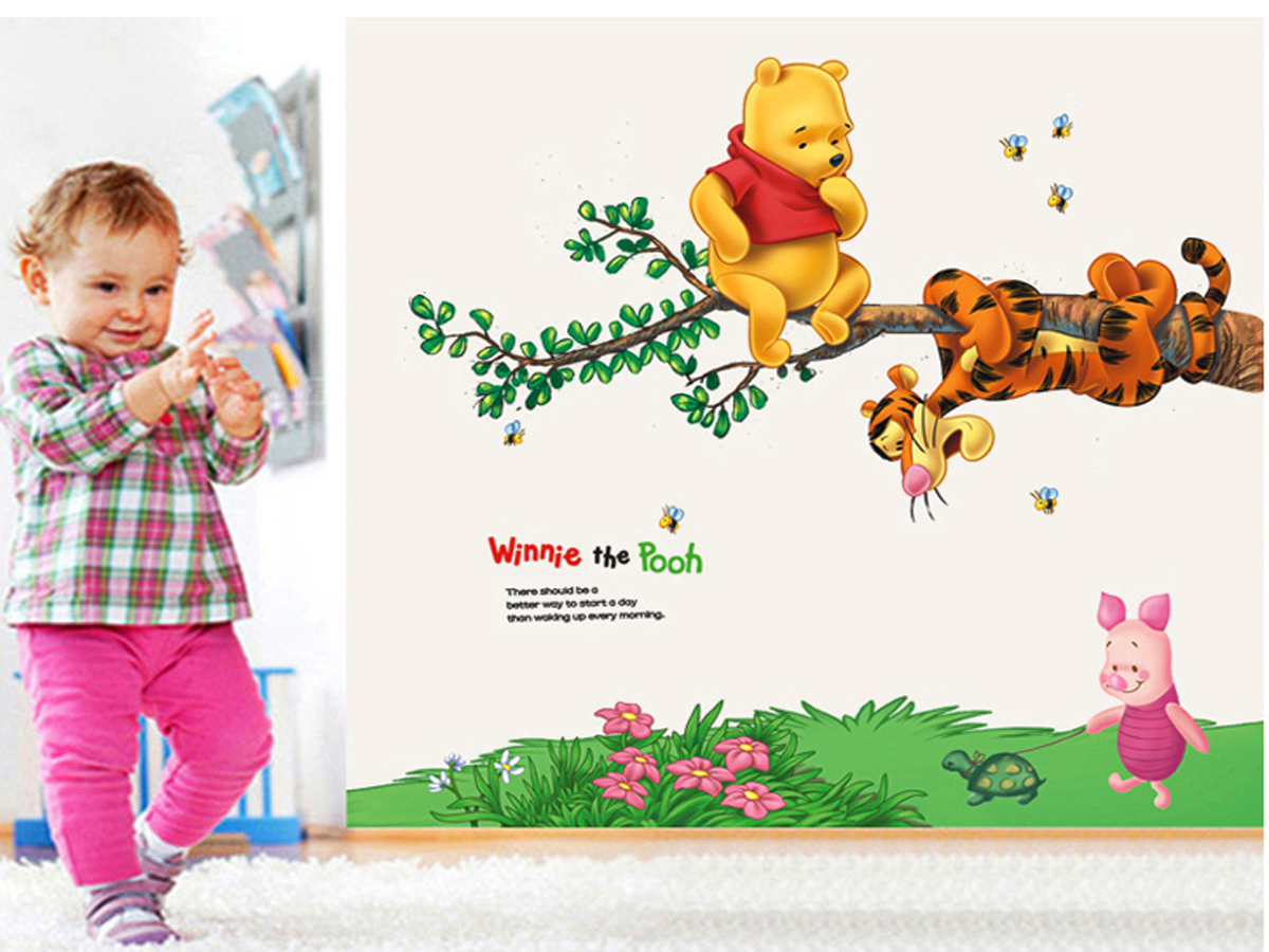 DECAL DÁN TƯỜNG GẤU POOH VÀ TIGER TRÈO CÂY TÌM MẬT