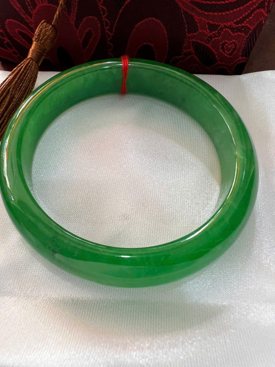 Vòng Tay Nữ Đá Cẩm Thạch Bản Hẹ ĐL Ni 55mm Cao 12mm Dầy 7mm Vòng màu Xanh lá tươi sáng bóng đẹp nữ 53kg - 58kg đeo xinh đẹp sang tay món quà tặng mẹ tặng nữ ý nghĩa ạ