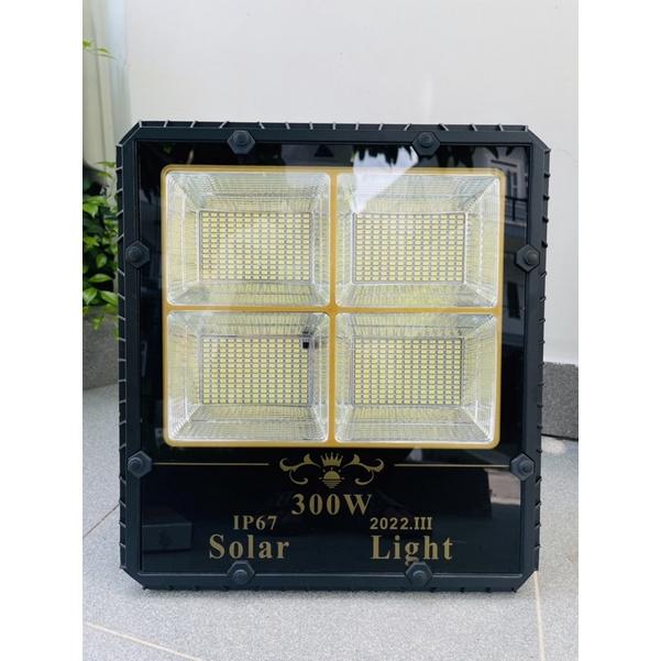 Đèn pha năng lượng mặt trời 300W pin MoNo mới nhất 2022 sáng như đèn điện kín nước IP67