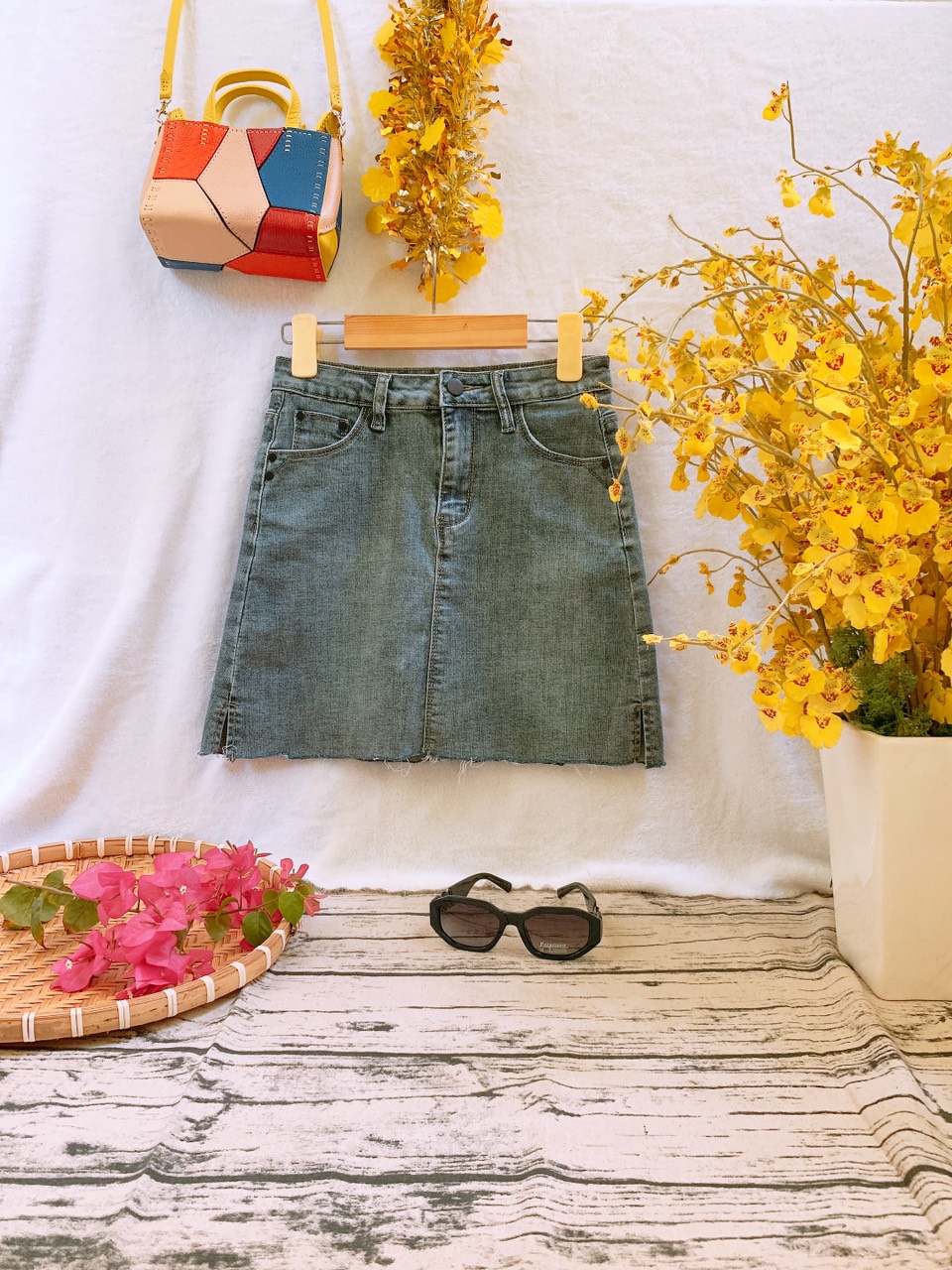 Chân váy quần jeans tua rua xẻ tà