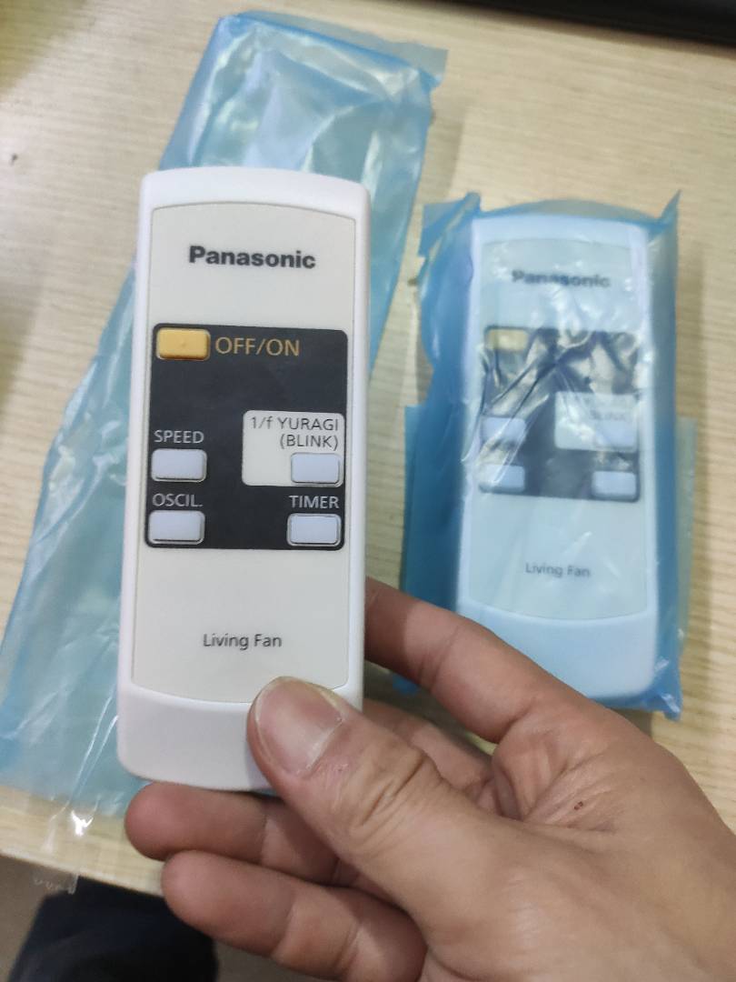 Điều khiển quạt cây Panasonic F409 chính hàng (tặng kèm 2 PIn) - Hàng chính hãng