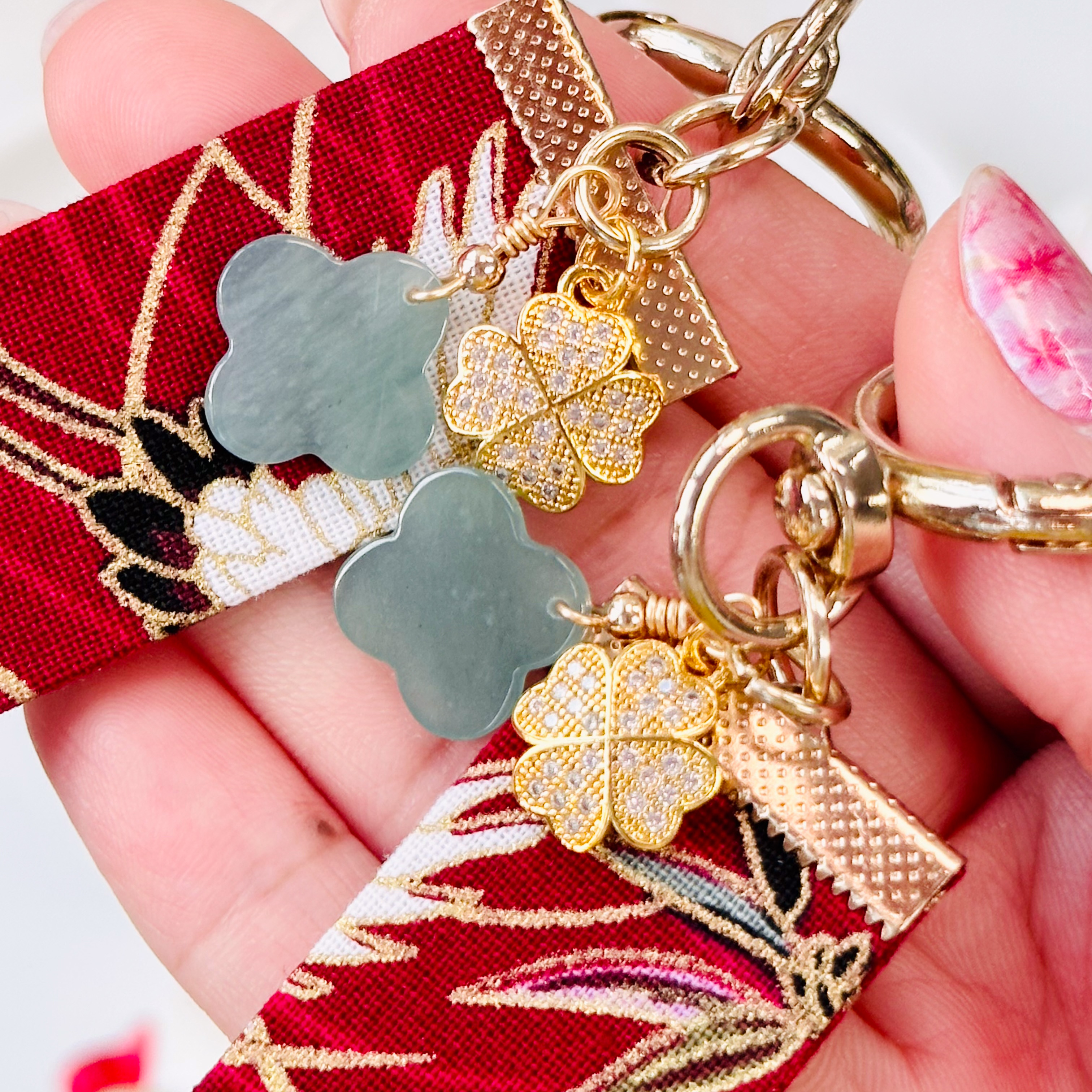 CRZ Fabchain - Phụ Kiện - Blue Water Jade Clover with Clover Charm - Móc Khóa Kèm 1 Viên Đá Ngọc Bích và Hạt Charm Hình Cỏ Ba Lá