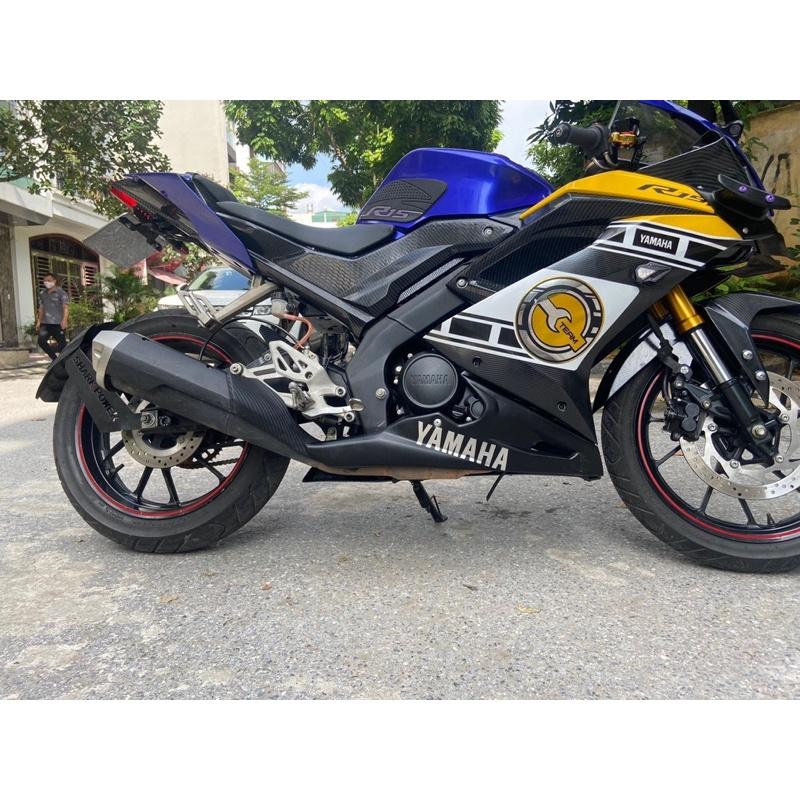 Mỏ cầy phong cách Motor GP lắp cho Yamaha R15 V3. Mỏ cầy tinh xảo, sơn đen, chất liệu Composit