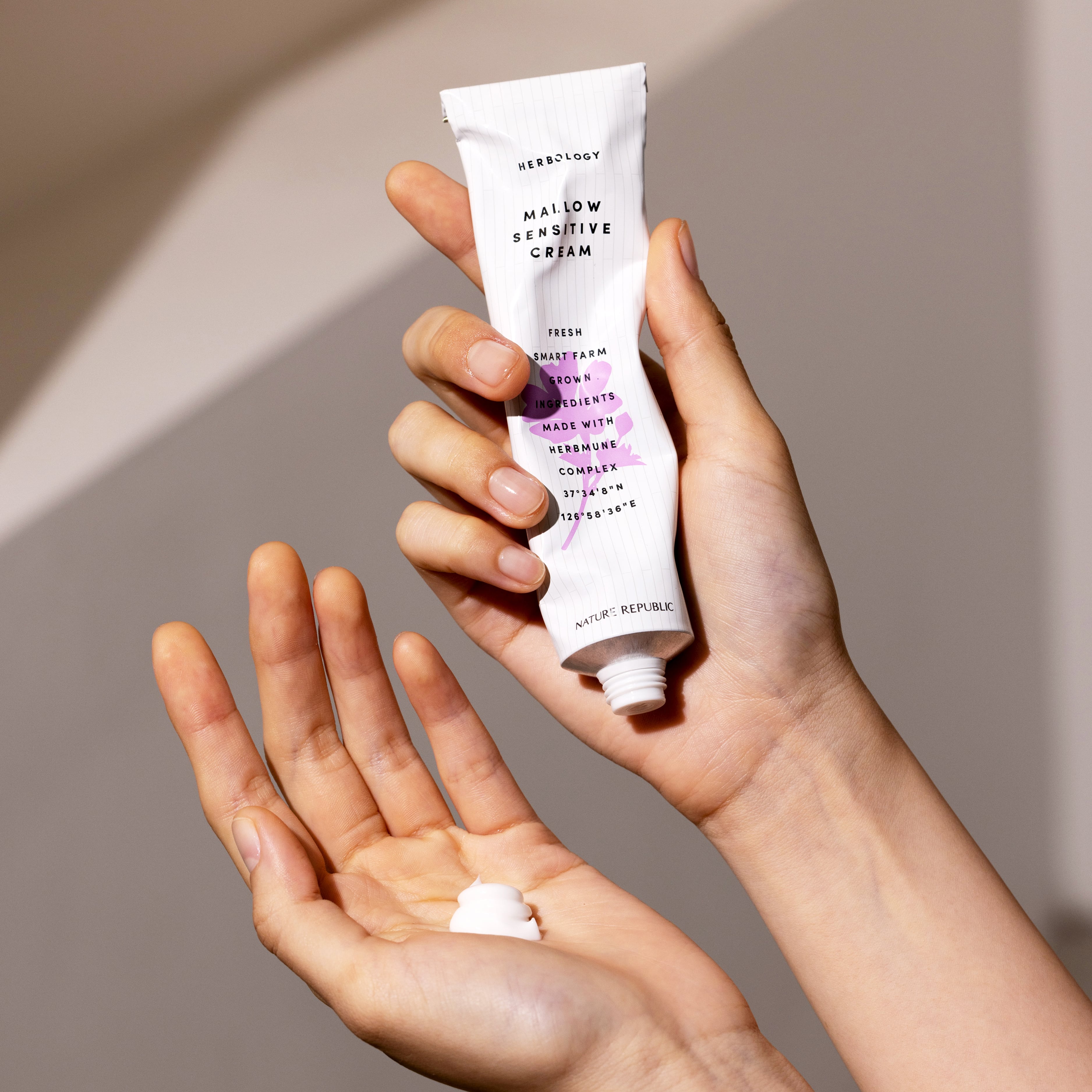 Kem dưỡng Nature Republic Herbology Mallow Sensitive Cream 70ml