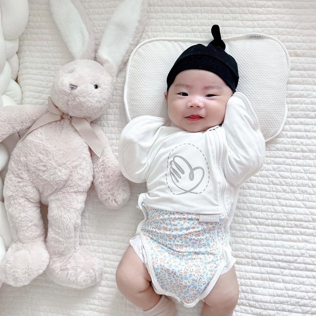 Elava Nhộng chũn hở chân giúp bé ngủ ngon, chống giật mình