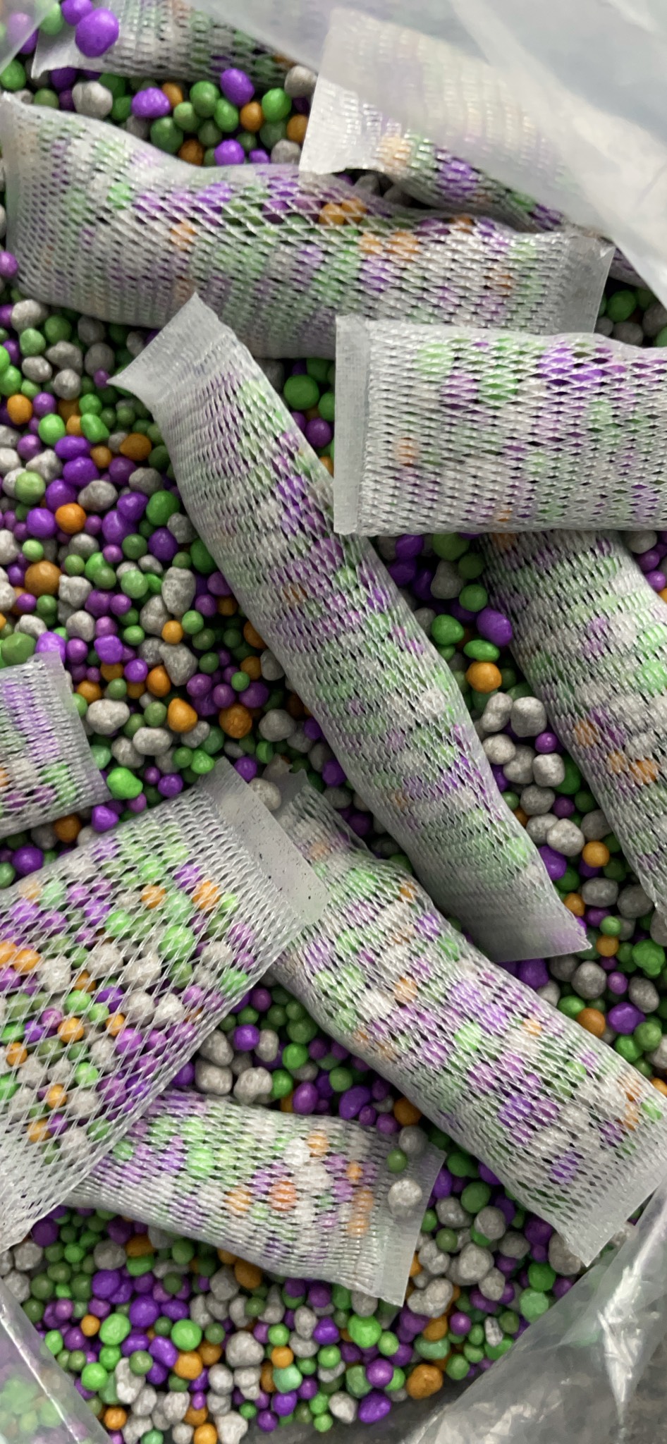 Phân tan chậm 3 ba màu túi lưới khoảng 30 túi trọng lượng 300gr cho hoa lan cây cảnh bonsai