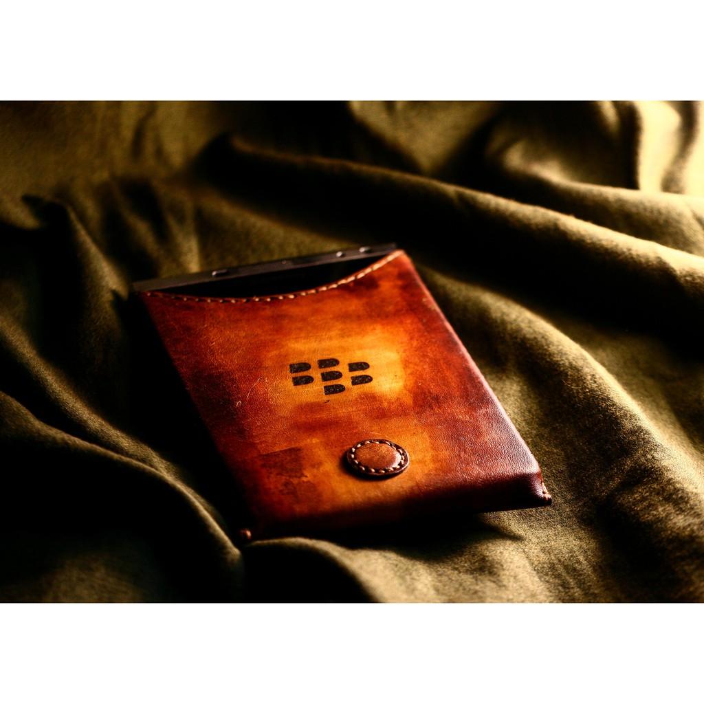 Bao da điện thoại da bò thật handmade bền chắc cao cấp BB passport / passport silver edition - chính hãng RAM Leather