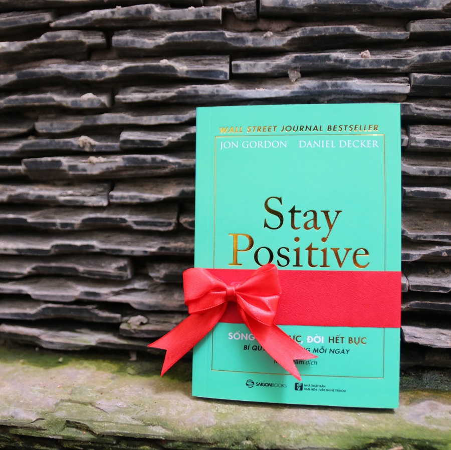 Stay Positive - Sống tích cực, Đời hết bực (Encouraging Quotes and Messages to Fuel Your Life with Positive Energy) - Tác giả: Daniel Decker, Jon Gordon