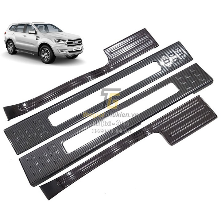 Ốp bậc cửa, Nẹp bước chân Carbon xe Ford Everest 2017- 2021 vân Cacbon cao cấp