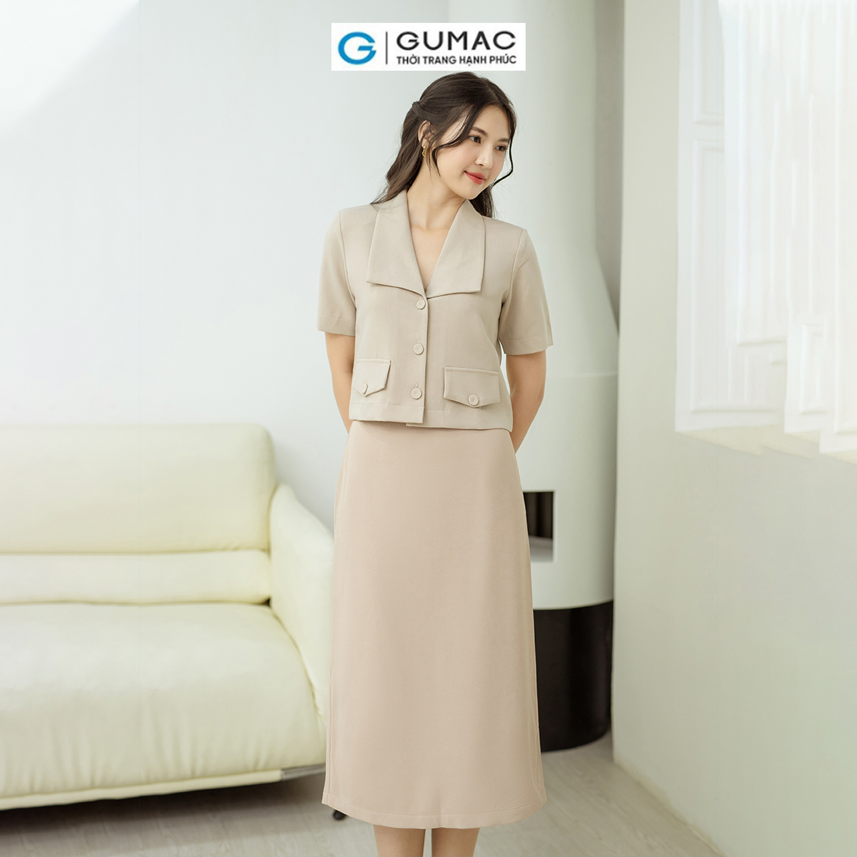 Blazer cổ bẻ V GUMAC AD08043