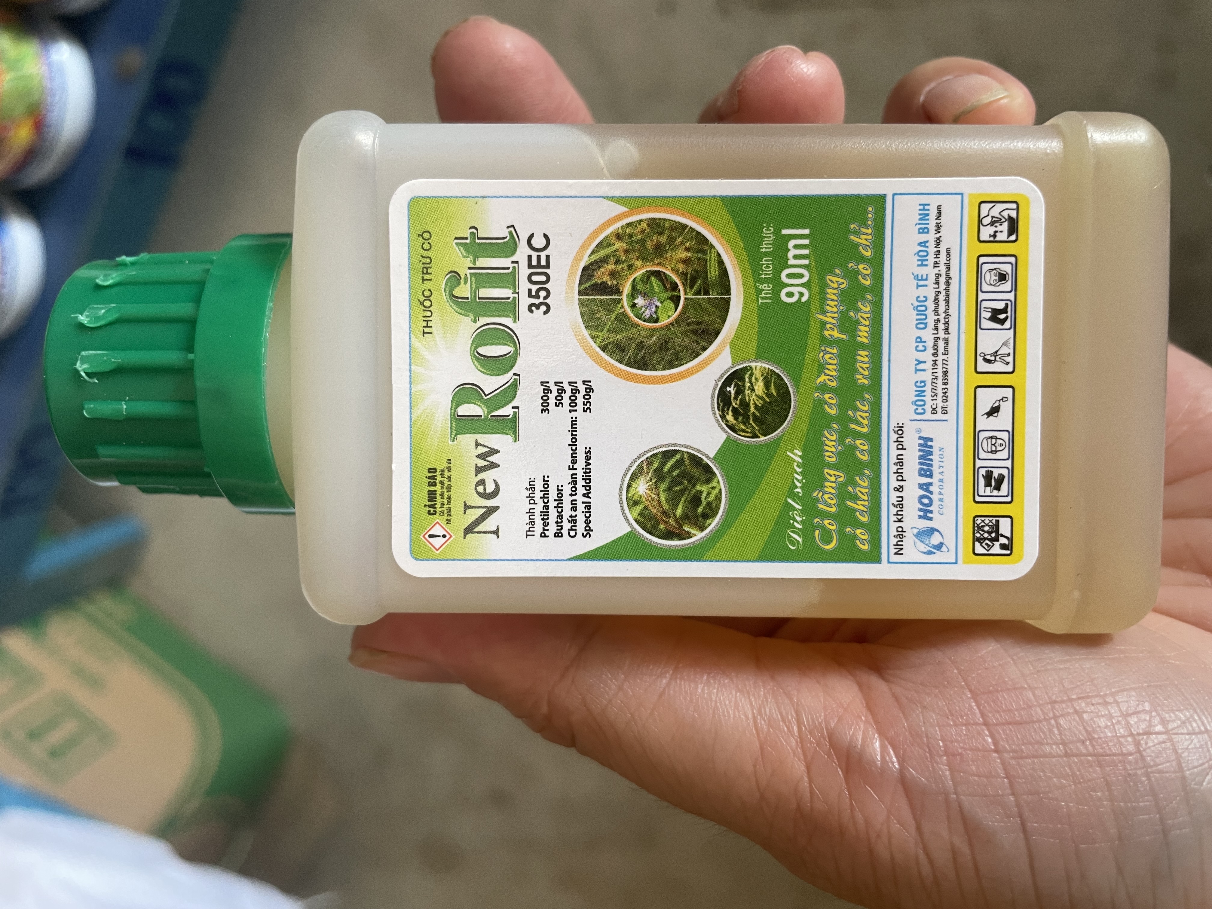 Thuốc trừ cỏ NewRofit 350EC diệt cỏ tiền nảy mầm các loại cỏ lá hẹp, lá rộng phổ biến như cỏ lồng vực, cỏ đuôi phụng, cỏ chác, và cỏ lác.