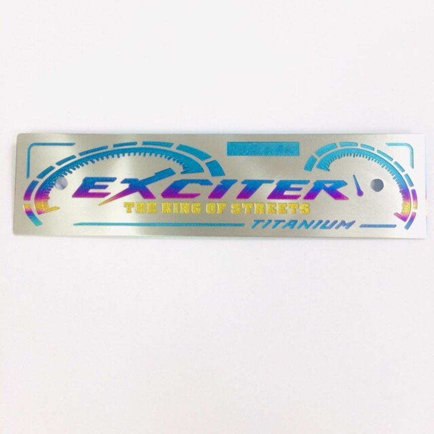 Bảng tên titanium xe Exciter