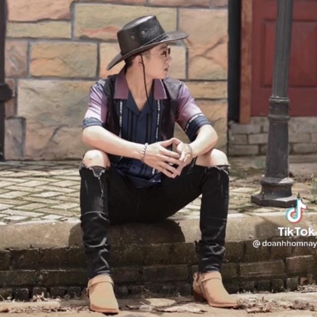 Quần Jeans Nam Streetwear Màu Đen Chất Liệu Cao Cấp Lỗ Rách Lớn Không Phai Màu - TLB Vietnam