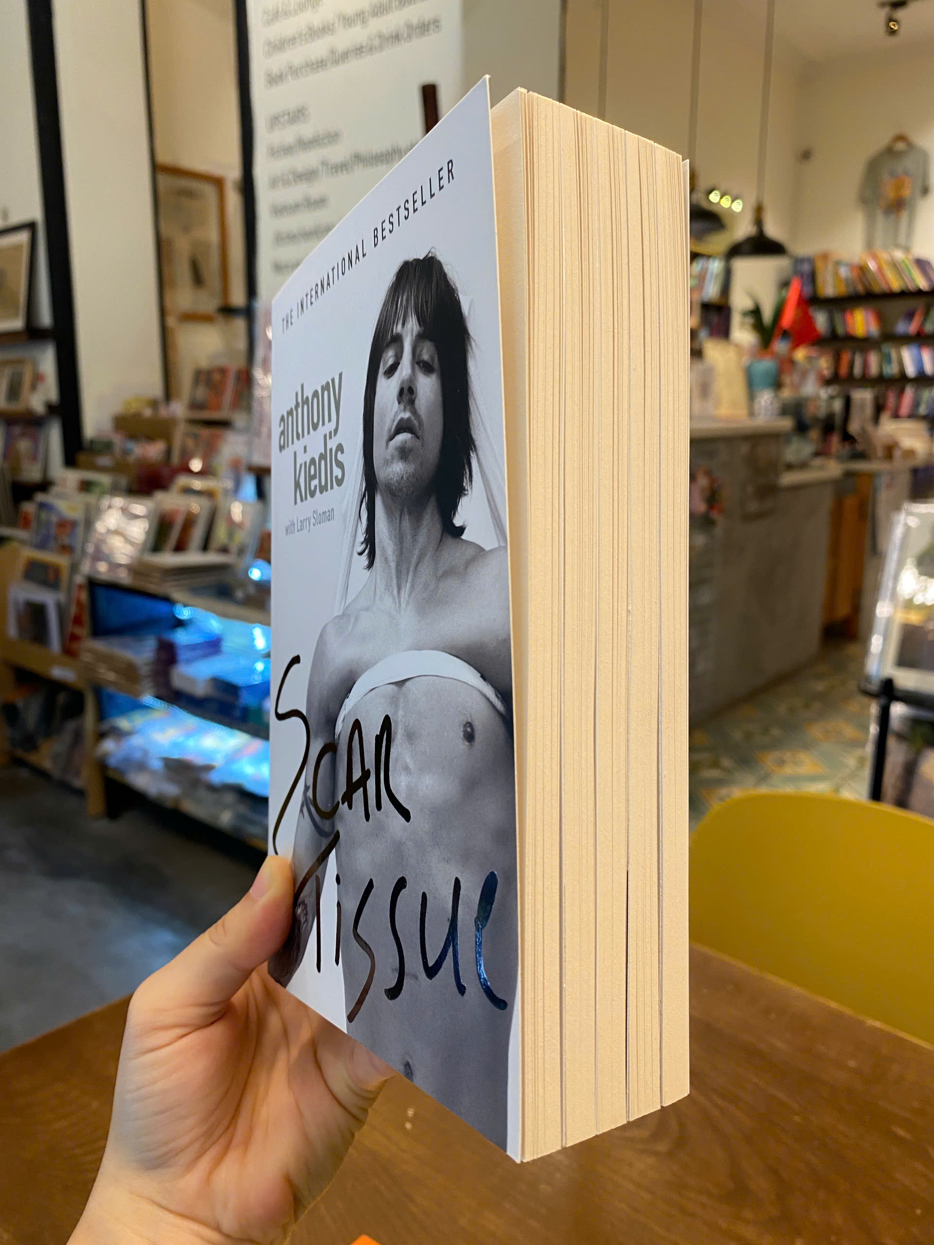 Sách - Scar Tissue by Anthony Kiedis | Music Nonfiction / Biography / Memoir / Ngoại văn