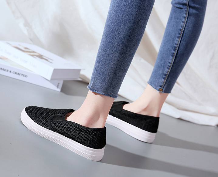 Giày Slip-on Vải Thoáng Khí, Màu Trắng Đen, Giày Nữ Đế Bằng GN37