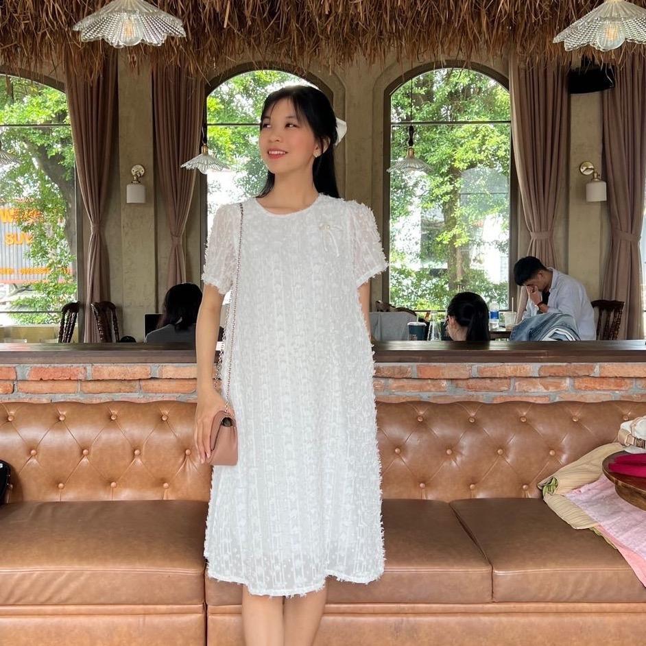Đầm bầu tơ thêu nổi phom suông cách điệu đính nơ xinh xắn đi chơi, dự tiệc - Đỏ