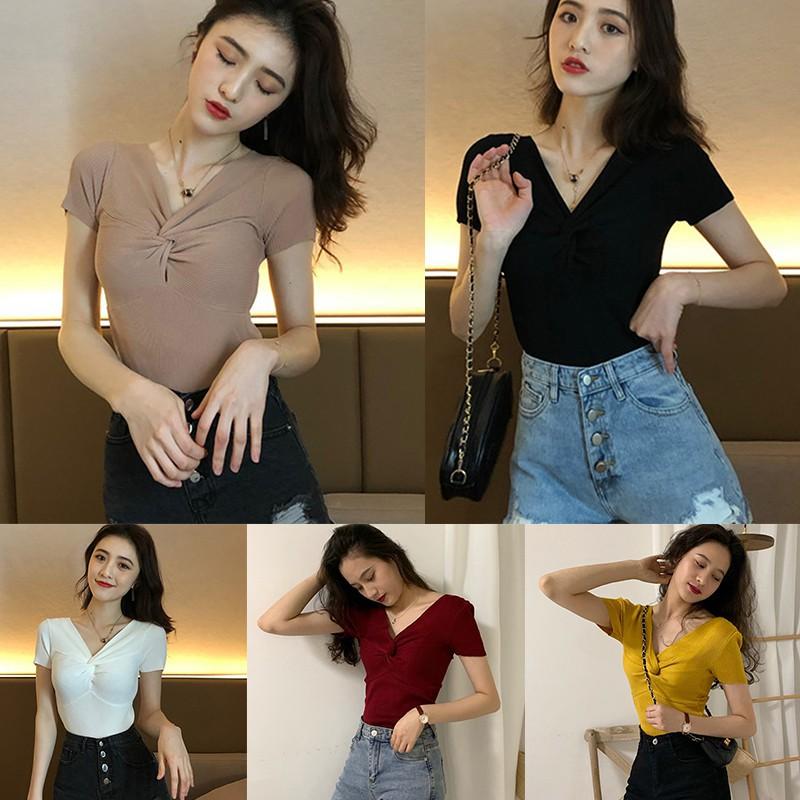 Áo dệt kim tay ngắn thiết kế cổ chữ V nữ tính