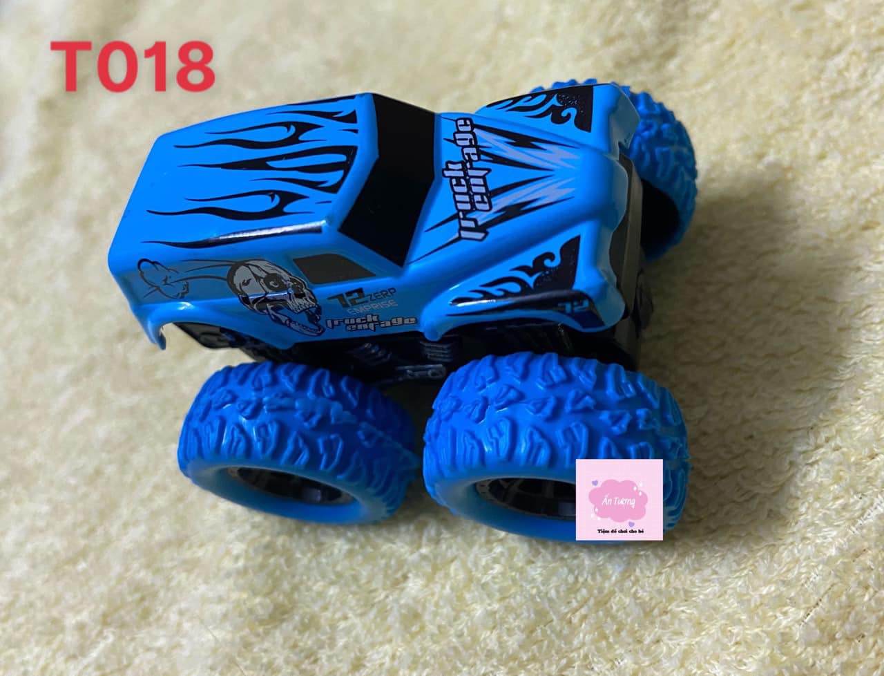 Set 4 chiếc xe đua địa hình hot wheel bằng kim loại, phụ kiện sáng tạo, an toàn cho bé