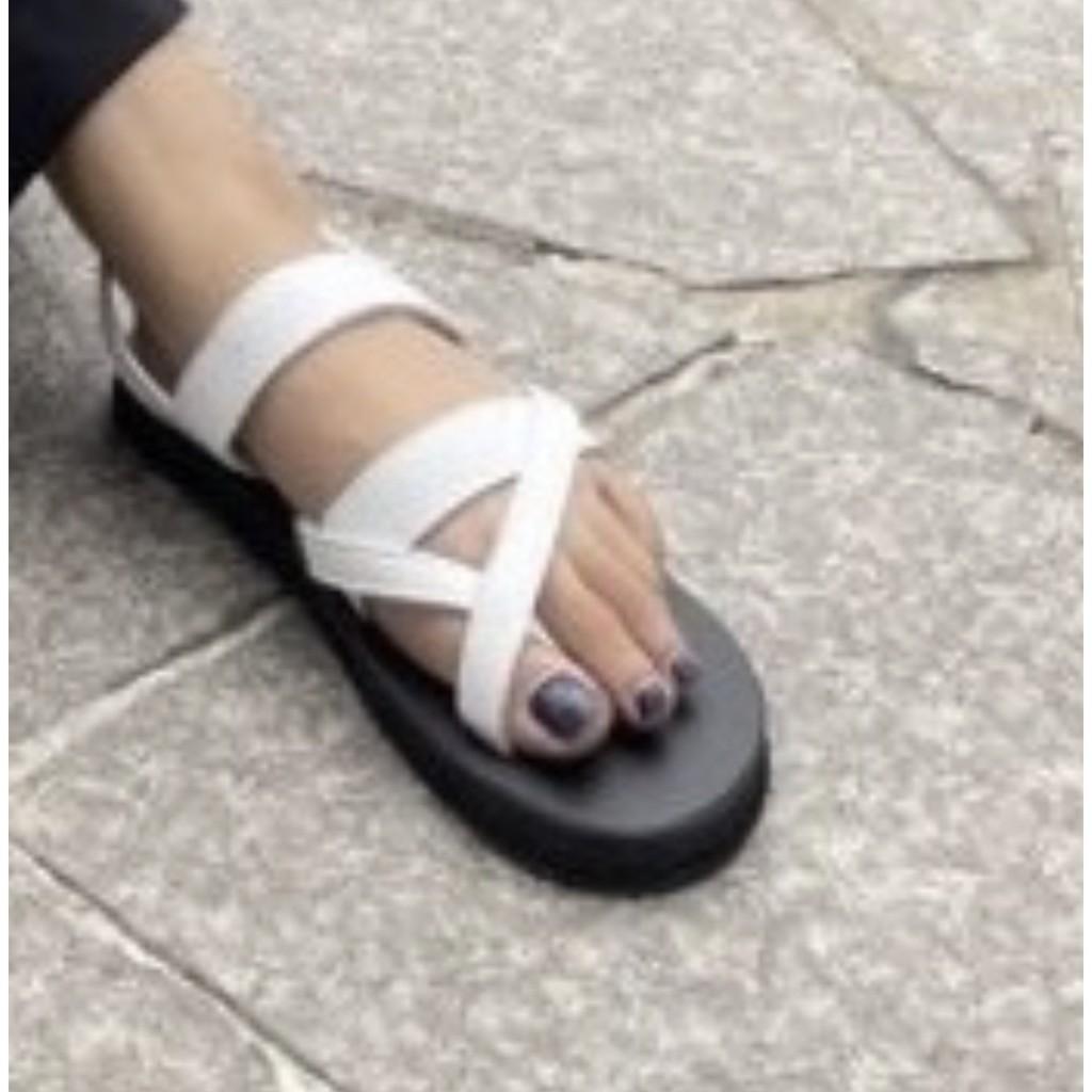 Sandal nam nữ đế đen quai trắng size từ 35 nữ đến 42 nam size khác nhắn tin chọn thêm