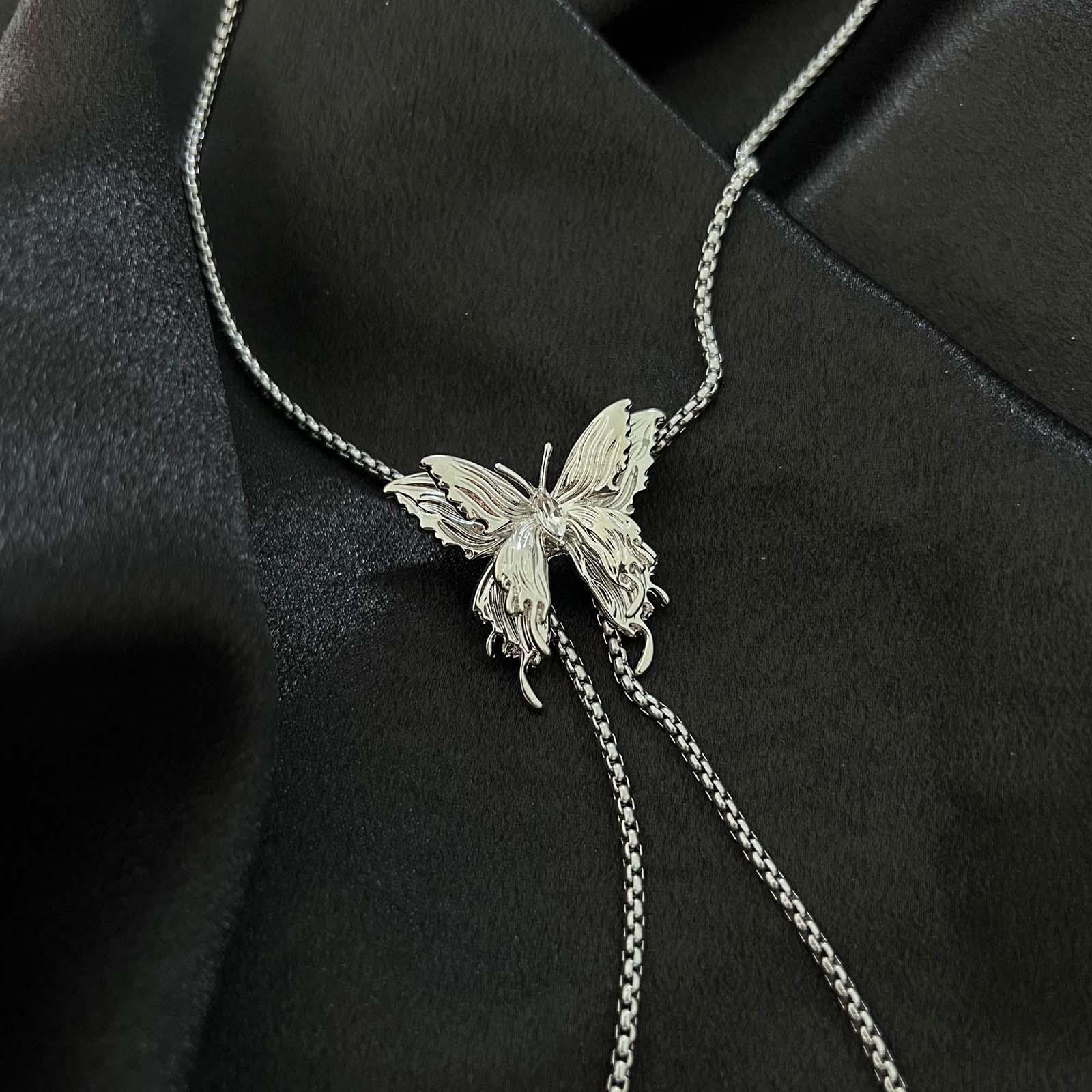 Butterfly Pendant Sweater Chain Individuality Irregular Hiphop Jewelry Fashion Elegant Sweater Necklace Butterfly Chain for Women Girls Gift